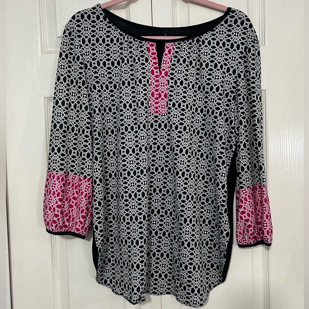 New Directions Black and Pink Geometric Blouse
